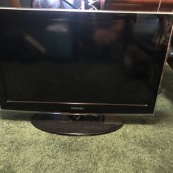 SAMSUNG COLOR TV W REMOTE