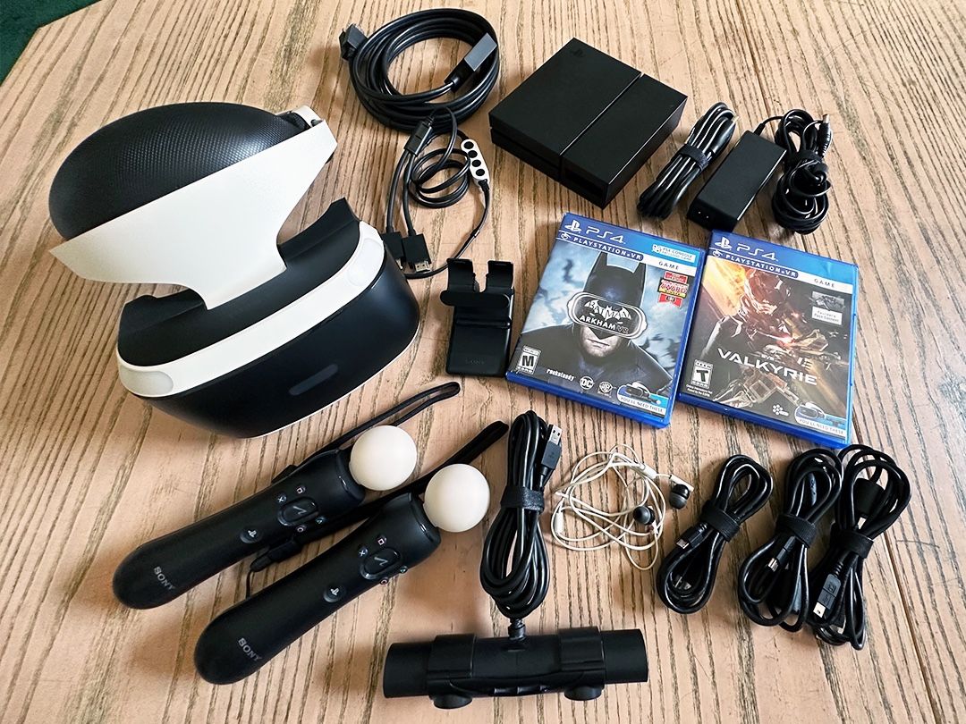 Good Condition Sony PlayStation VR1 US Launch Bundle + 2 Games + Case