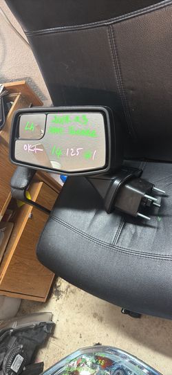 2019-23 GMC Sierra left mirror