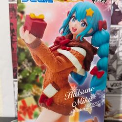 Hatsune Miku Vocaloid Winter 2022 Ver. Super Premium Statue From Sega NEW