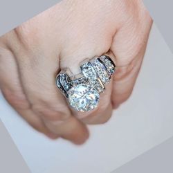 5.50 carat Natural diamonds and real lab grown center diamond