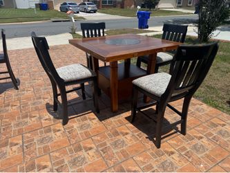 Gorgeous High Wood Table 4 Chairs