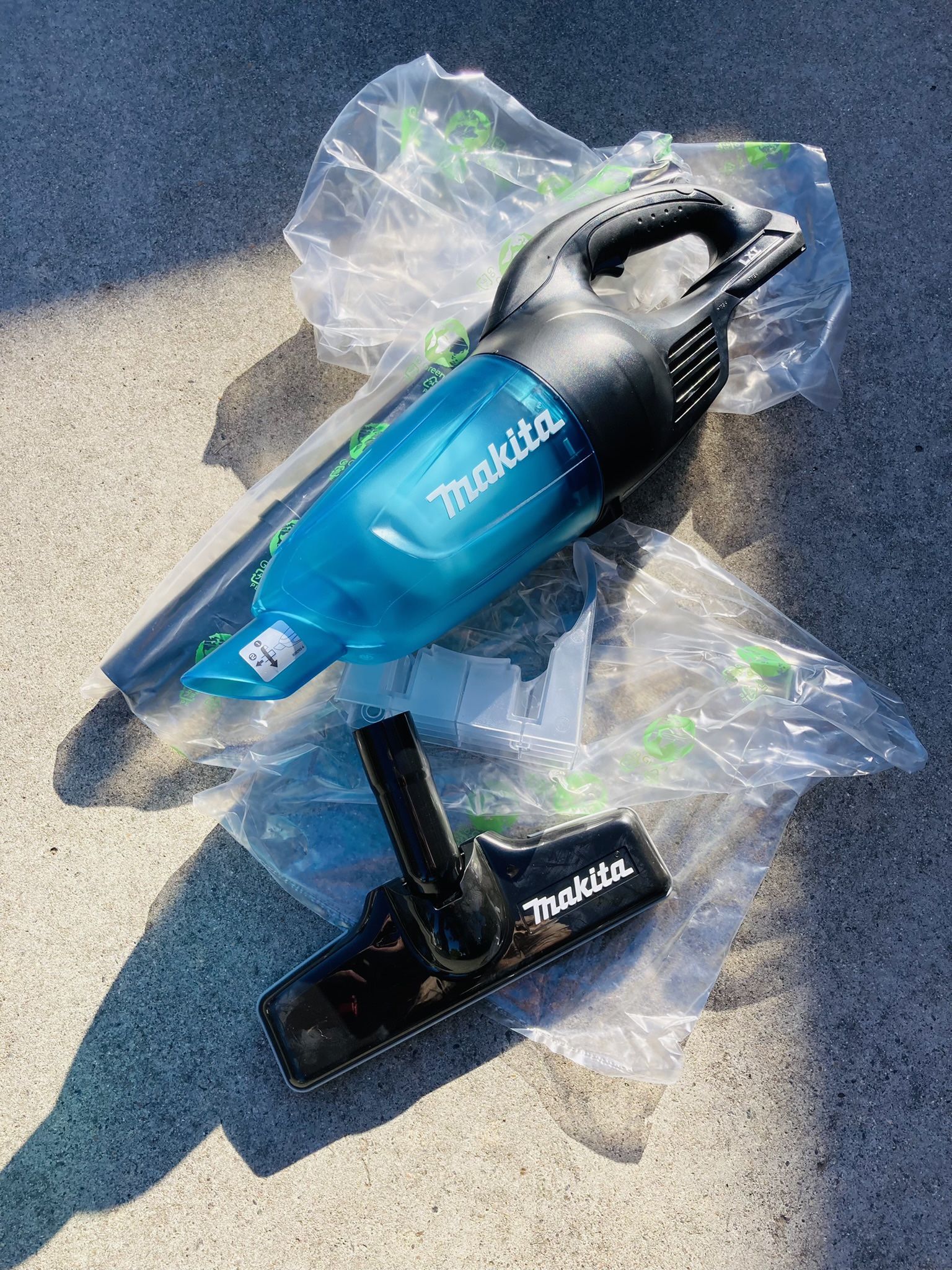 Makita 18v LXT Handheld Cordless Vacuum (Tool Only)