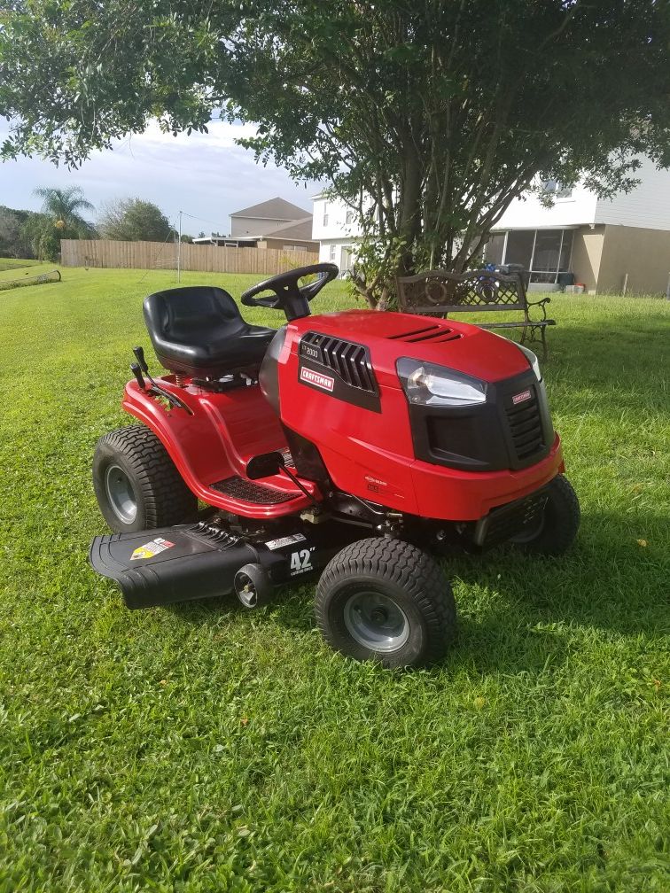 Craftsman LT2000. Gold Series Engine 19.5 HP Briggs & Stratton Automatic Transmission Riding Mower. Almost New.