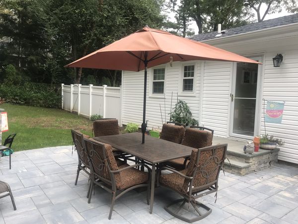 HAMPTON BAY PATIO SET COMPLETE WITH EVERYTHING for Sale in Oyster Bay