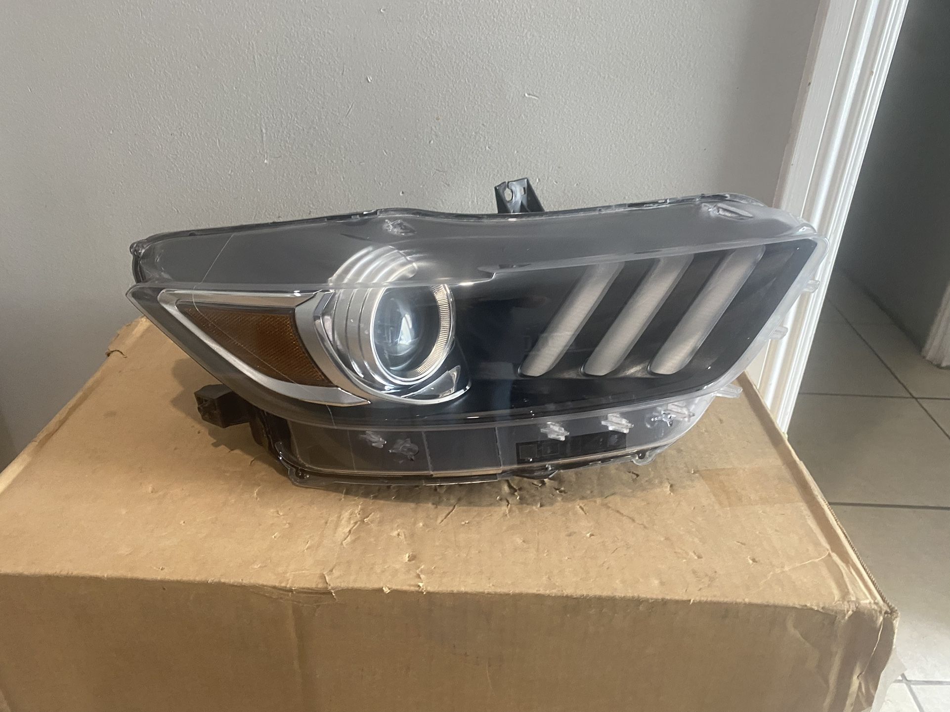 2015-2017 Ford Mustang Right Headlight