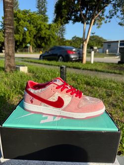 Nike SB Dunk Low strange love Sneaker