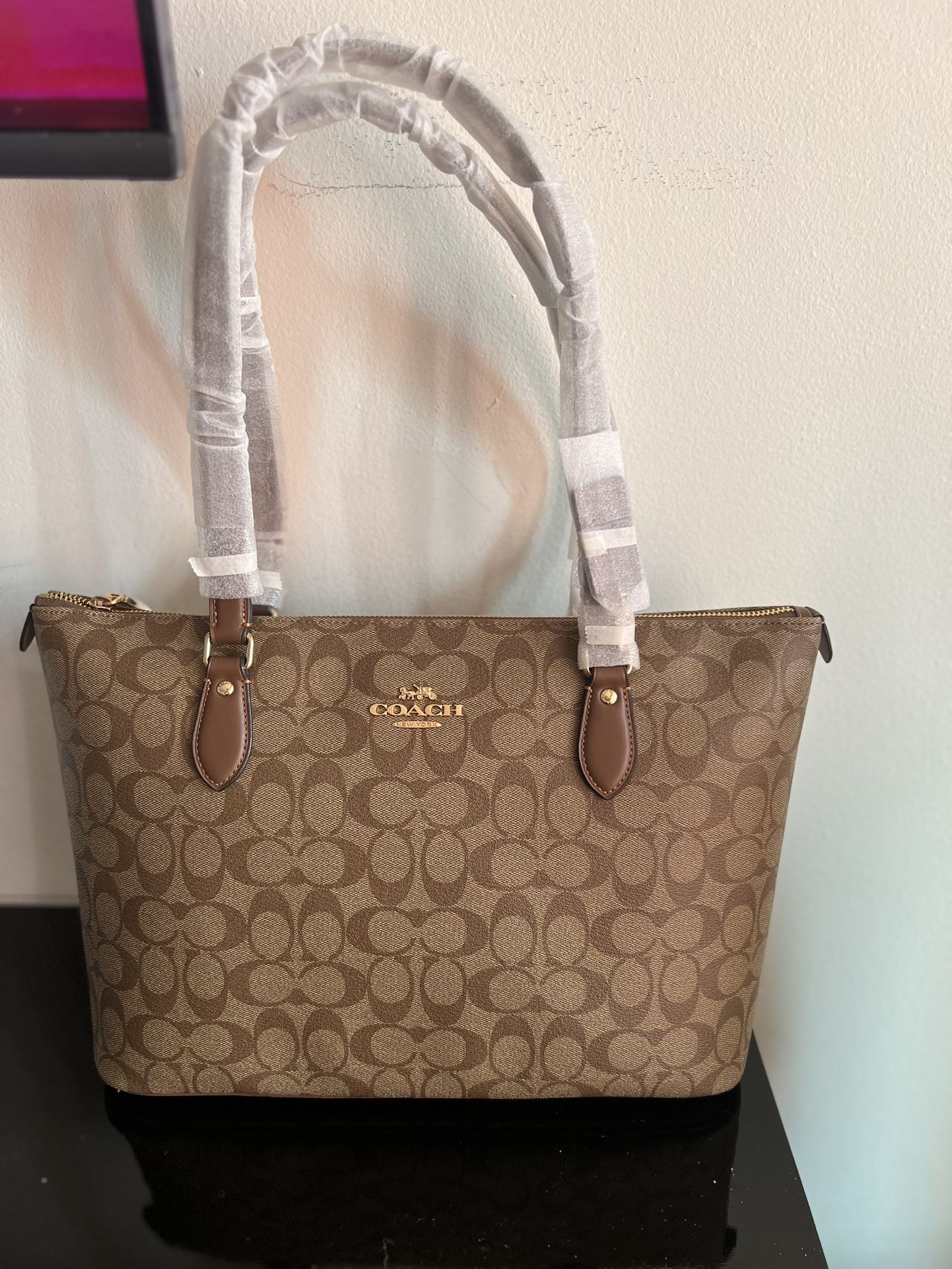 Coach Tote Bag In Signature Canvas