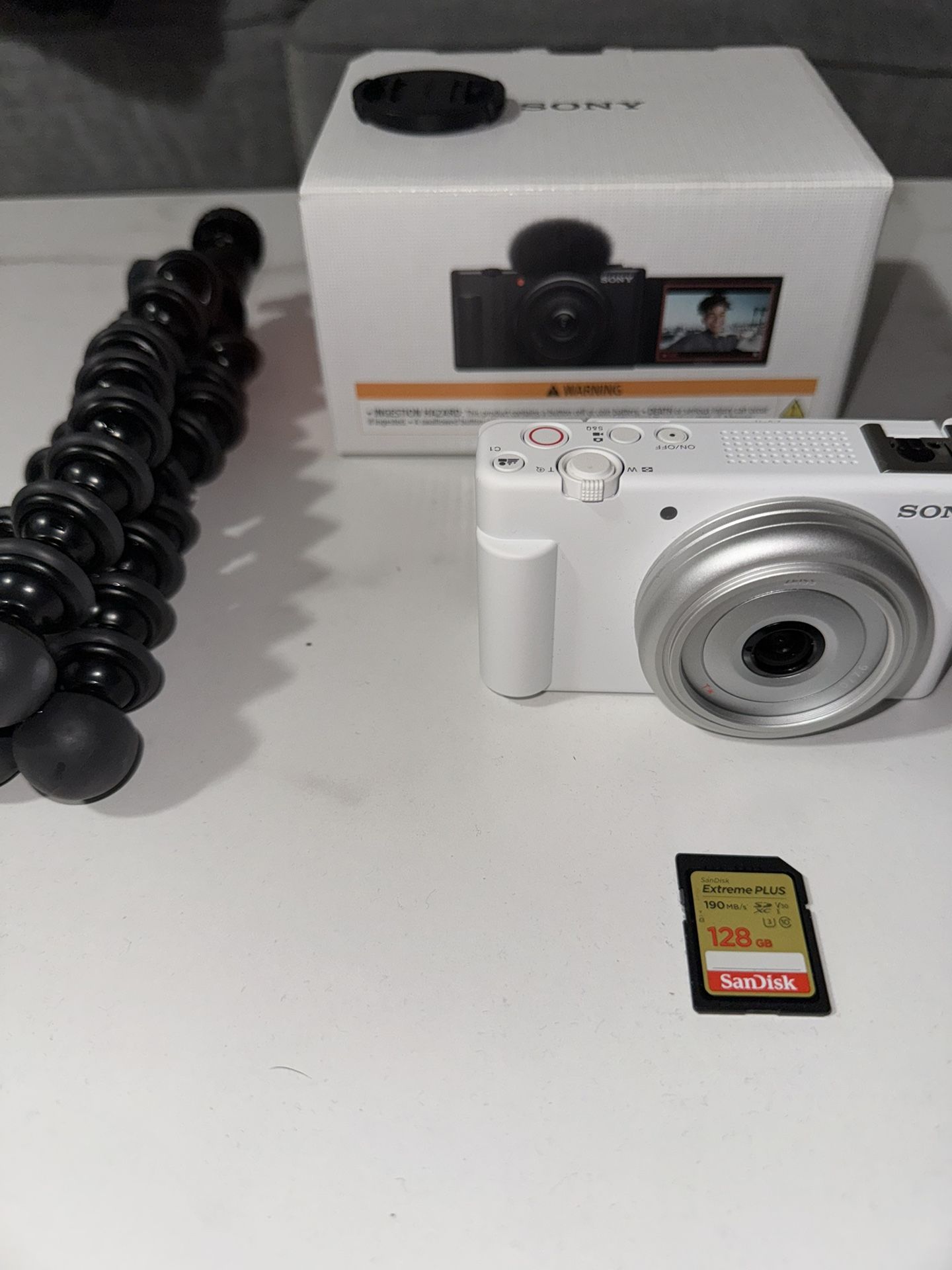 BRAND NEW SONY ZV-1F Camera ( OPEN BOX )