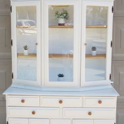 Hutch/China Cabinet/Display Case