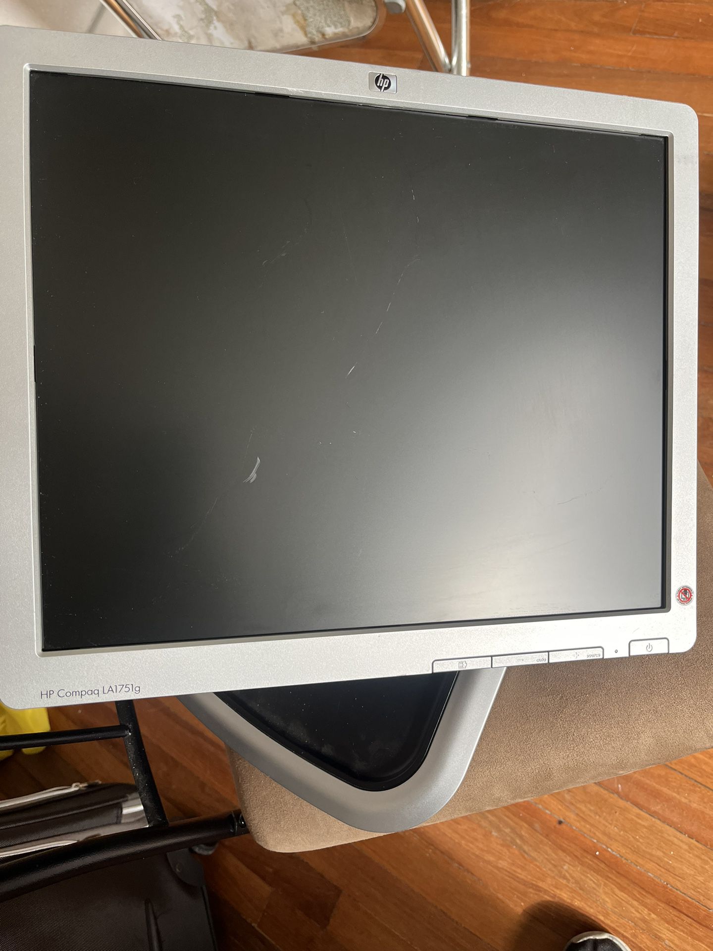 HP MONITOR GOOD CONDITION 