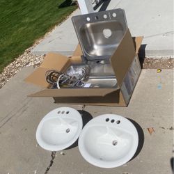 4 Sinks: 2 Grey, 2 White 