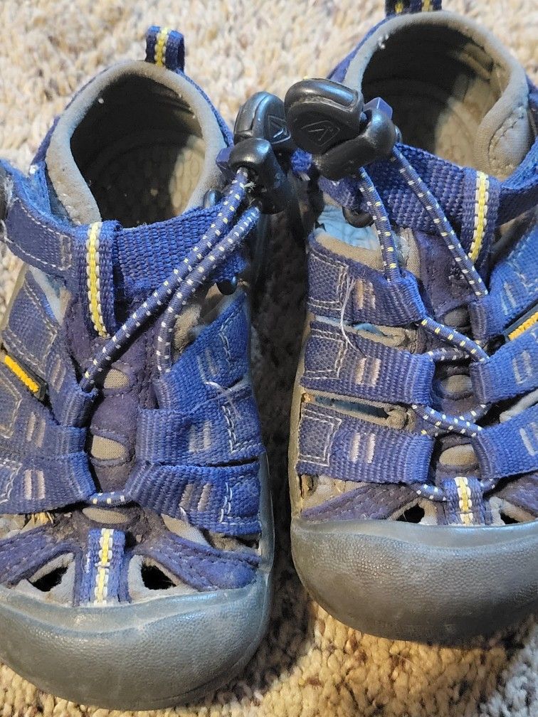 Toddler Boys KEEN Sandals....size 8