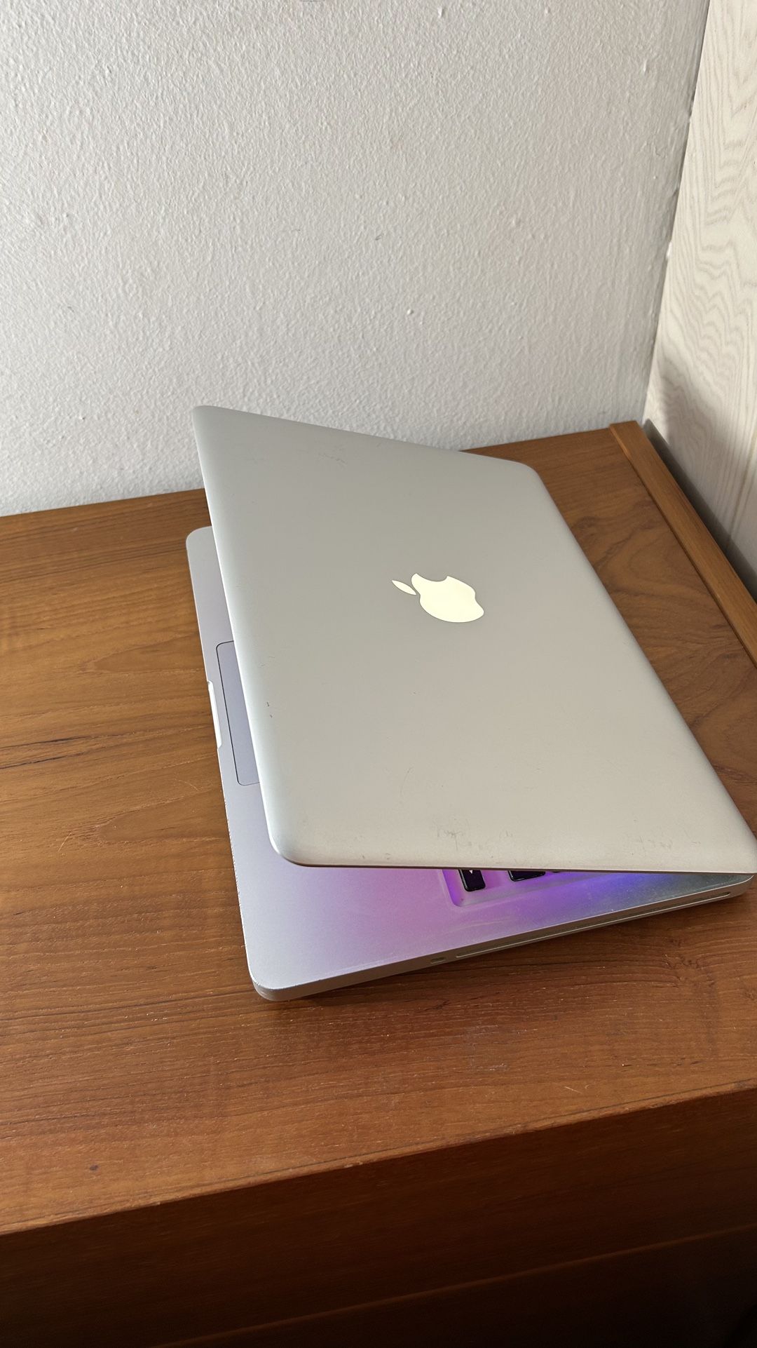Apple MacBook Pro 13” I5/8GB/256GB SSD $140
