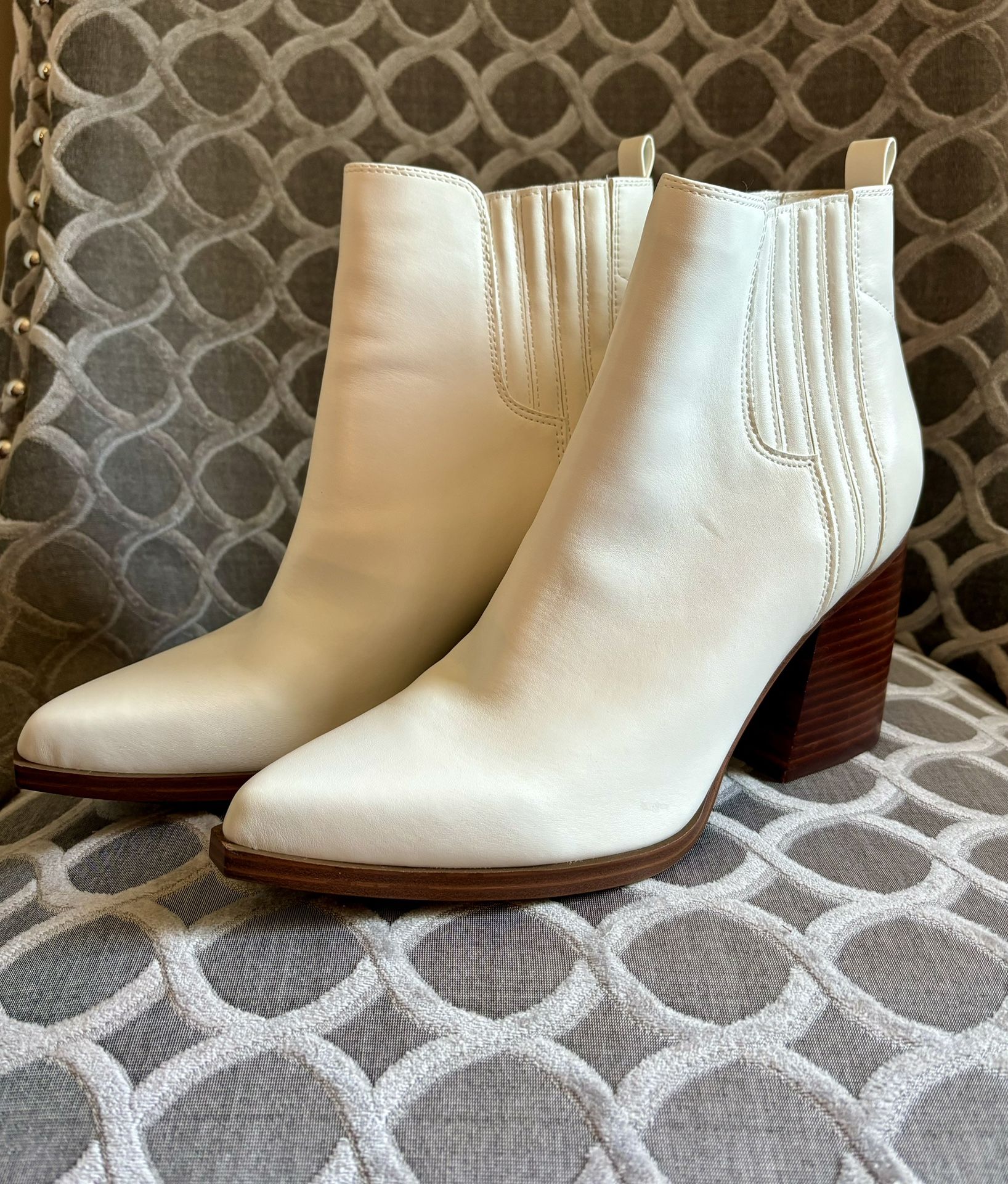 NEW Marc Fisher Womens Matter2 Ivory Pointed Toe Block Heel Ankle Boots Size 9M