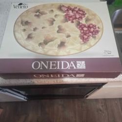 Hand Painted 3 Section 12" Round Platter And 18"  Oval Platter Set From Oneida In Box