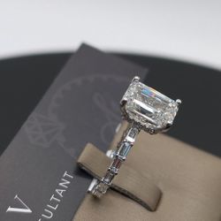 4.52Ctw Emerald Diamond Ring in 14k white Gold (F VVS2)