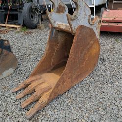 18" Kubota KX080 Excavator Bucket