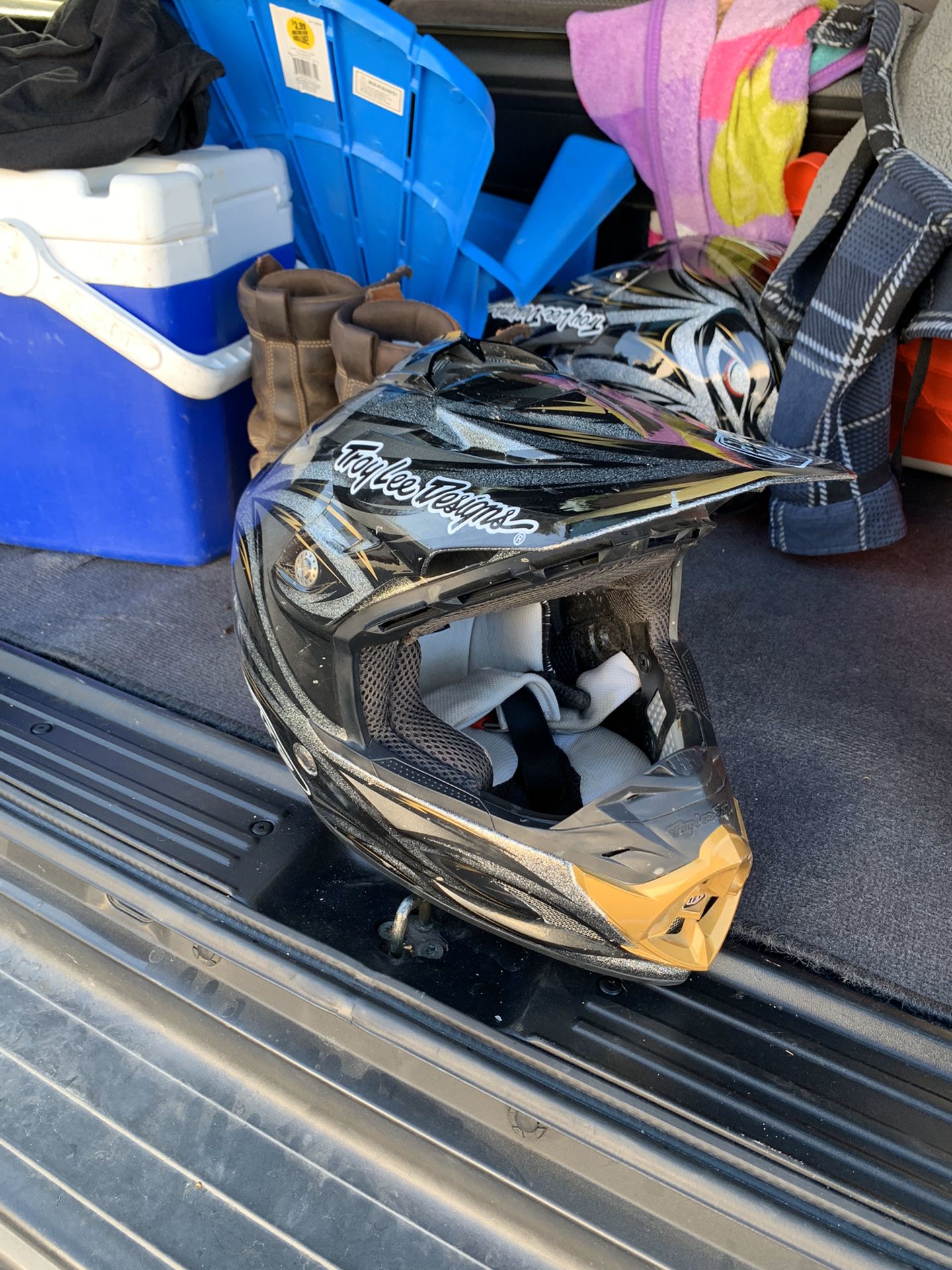 Troy lee design dirt bike helmet $100 or better offer