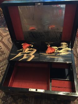 Antique jewelry music box