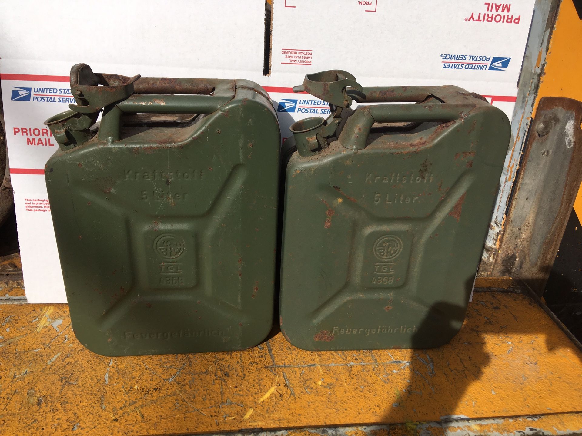 Jerry cans 5 liter- quart nos German made