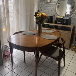 GORGEOUS BOHO STYLE DINING TABLE AND CHAIRS