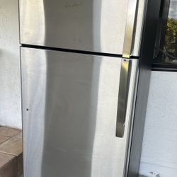 GE 17.5 CU FT. Top Freezer Refrigerator
