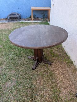Wood circle table