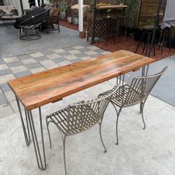 Charming Desk +2 Chairs