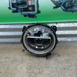 2018-2023 Jeep Wrangler/Gladiator Headlight Oem