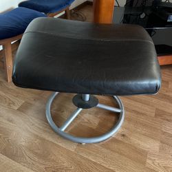 Black Foot Stool In Excellent Condition 