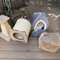 Miscellaneous Free Cat And Dog Supplies To Take Today 