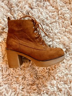 70s inspired heeled boots. Size 7
