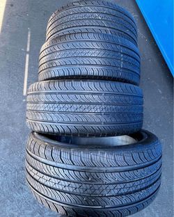245/45/19 Continental 📍📍 Vendo un set de llantas con 80% de vida las 4 📍🌟