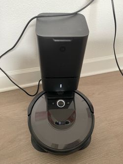 iRobot Roomba i7 Robot Vacuum with Clean Base – $80
