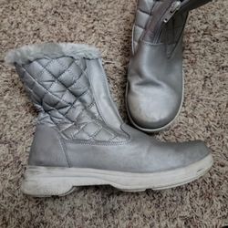 snow boots size 10 women
