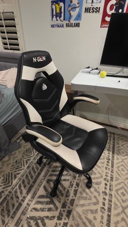 Sit stand desk, gaming chair, queen frame with drawers, 2 night stands and dresser