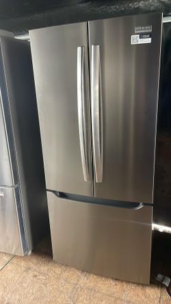 30W” 68H” Frigidaire refrigerator: todo le funciona perfecto