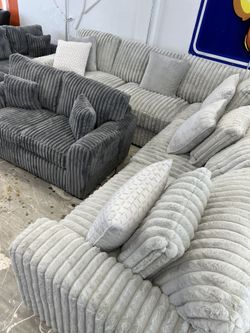Cozy Stunning Nice Sectional! 