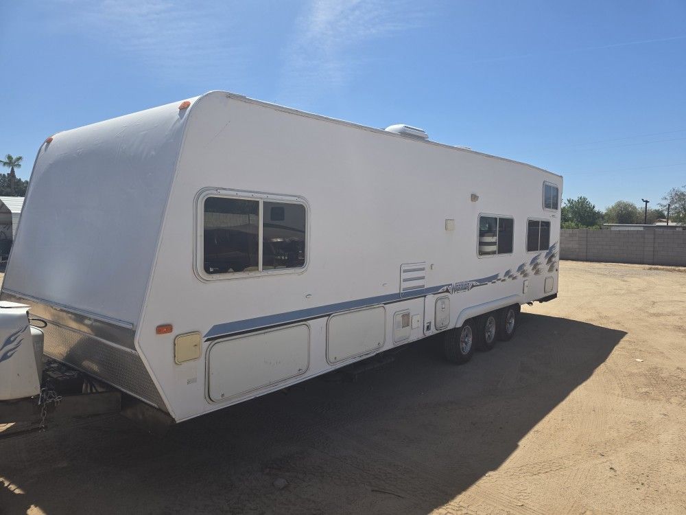 2004 Weekend Warrior 30ft Toy Hauler