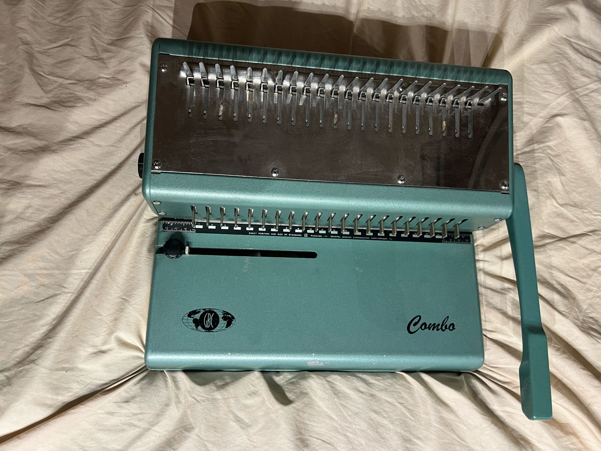 Working Vintage GBC Combo Binder Punch Machine+ Plastic Combs, General Binding Corporation