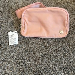 Brand new lululemon everywhere belt bag