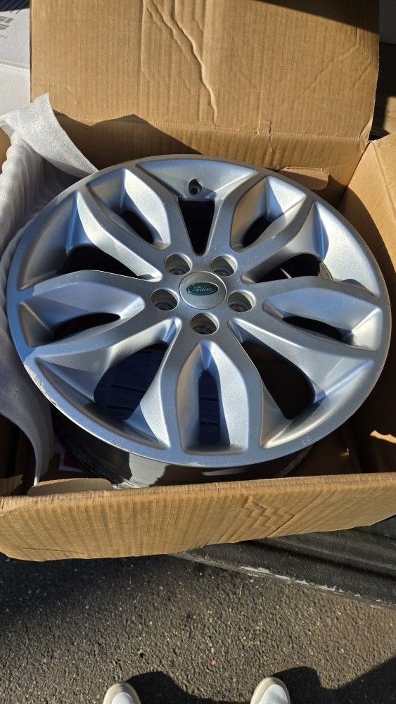2013 Land Rover Stock Rims (4)