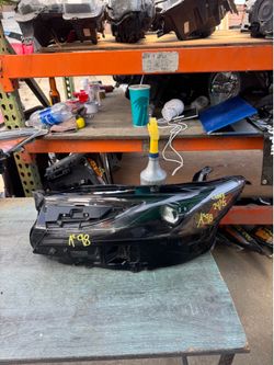 Toyota CAMRY LEFT USED OEM HEADLIGHT (2024-2025)