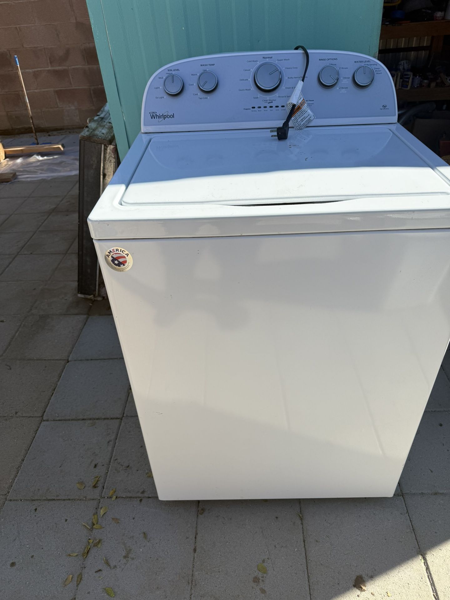 Whirlpool Deep Water Wash High Efficiency Agitator Small ( 3.5-cu ft ) Top-Load Washer ( White )