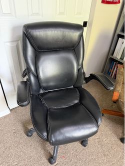 Serta Black Executive Office Chair with Adjustable Height and Swivel!  In excellent shape!