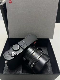 Leica q3 28 like new with box