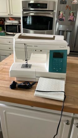 Husqvarna Viking Emerald 183 Sewing Machine