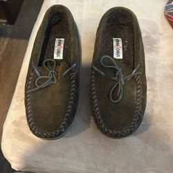 Minnetonka Slippers Sz9