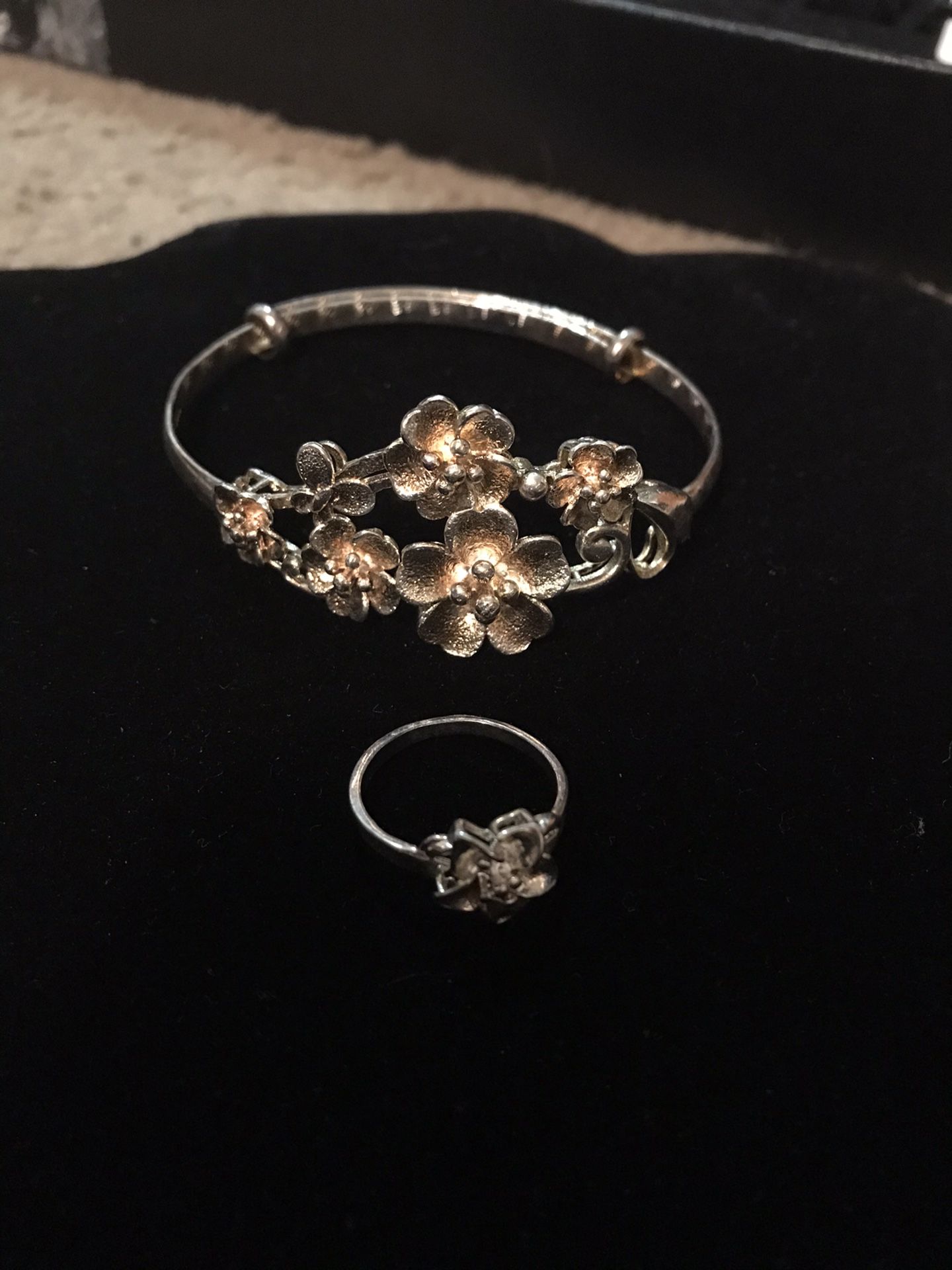 Flower bracelet and ring set